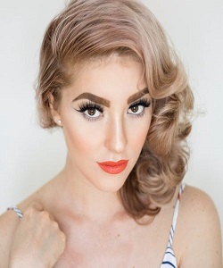 lola escort girl